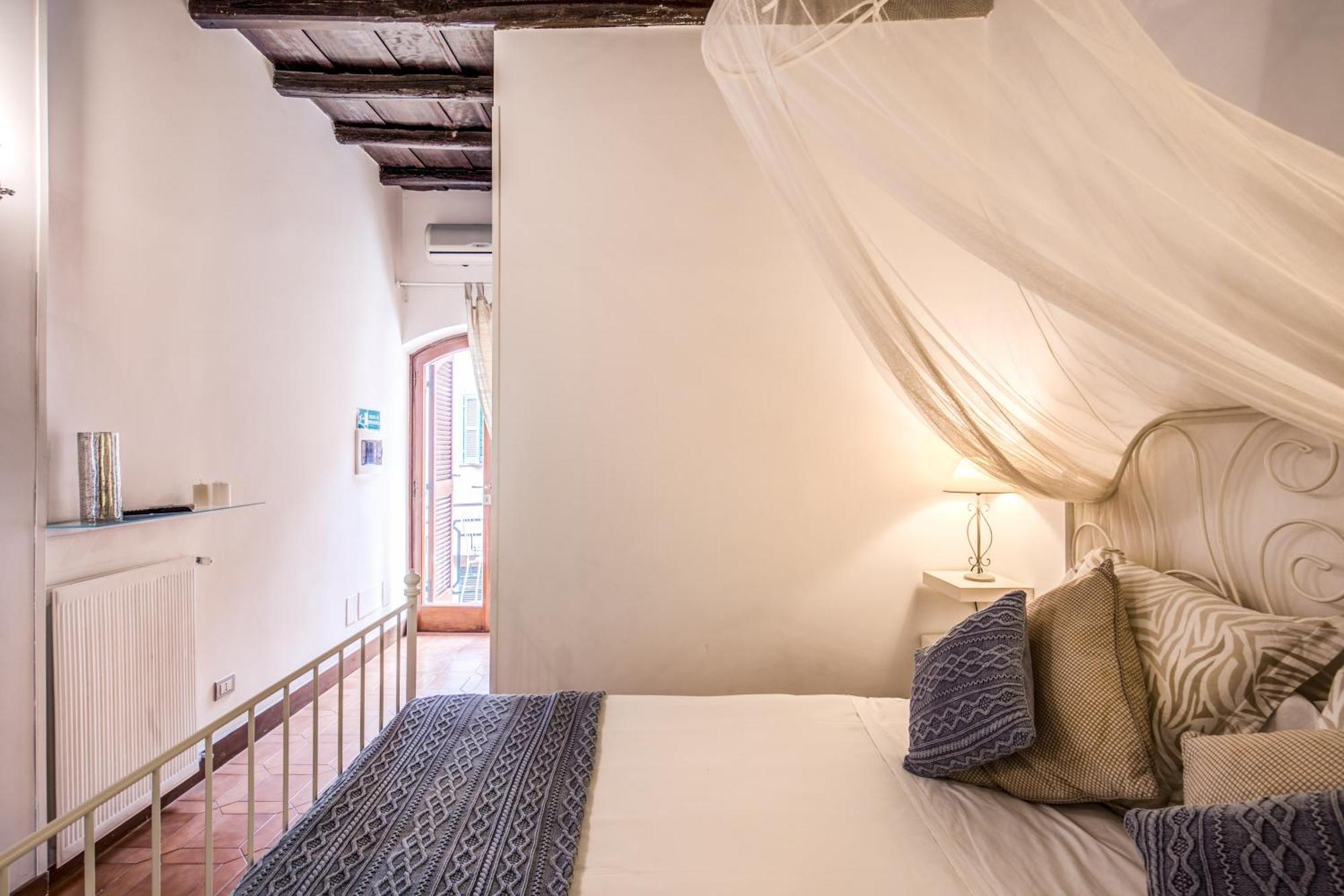 Elegant Apartment Behind The Colosseum Roma Exterior foto