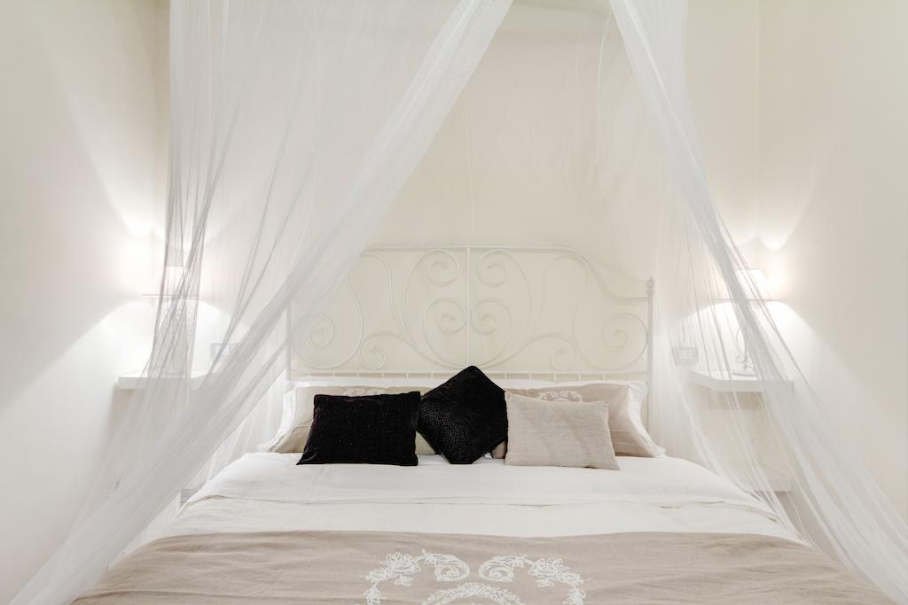 Elegant Apartment Behind The Colosseum Roma Quarto foto