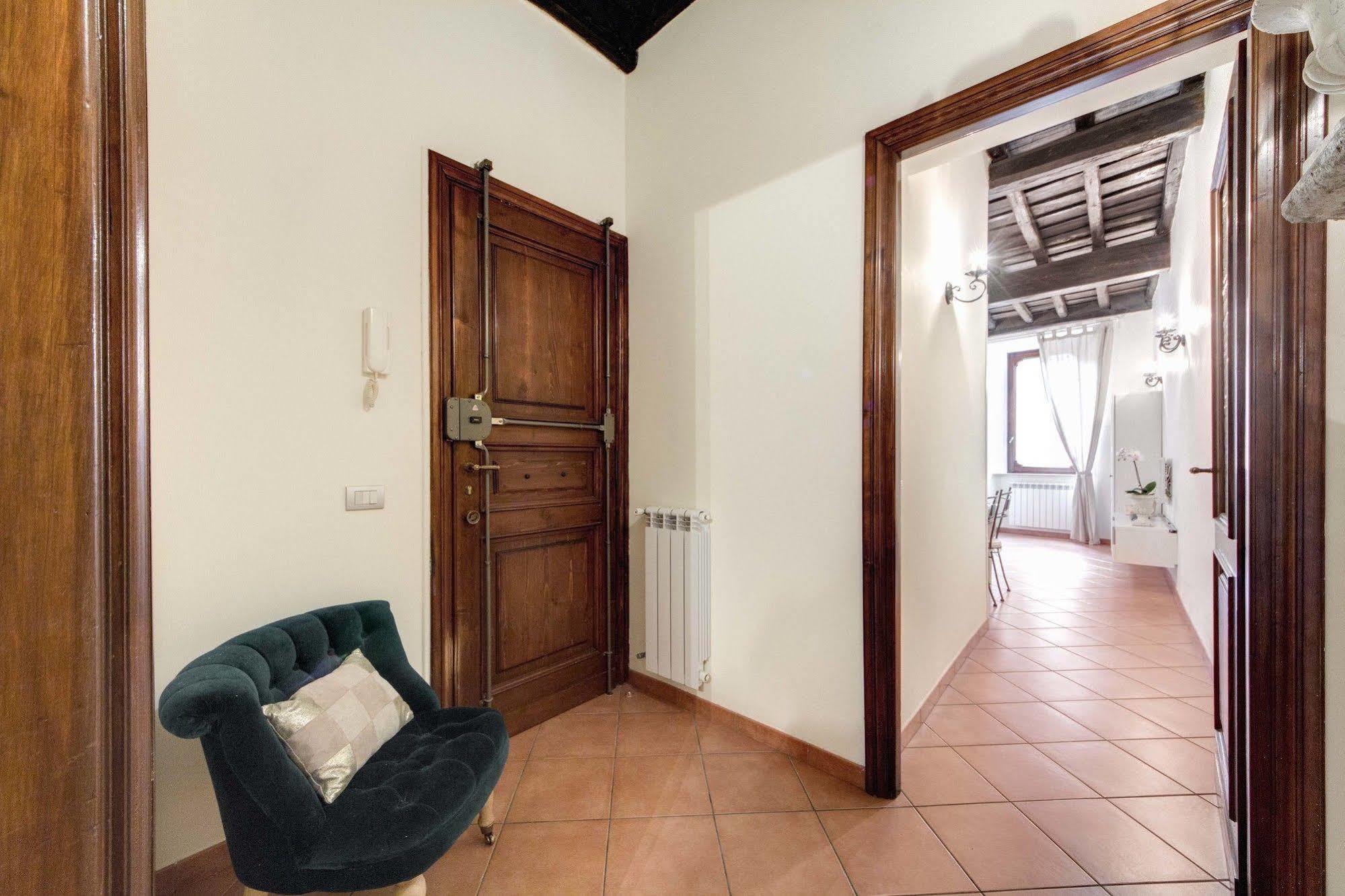 Elegant Apartment Behind The Colosseum Roma Exterior foto