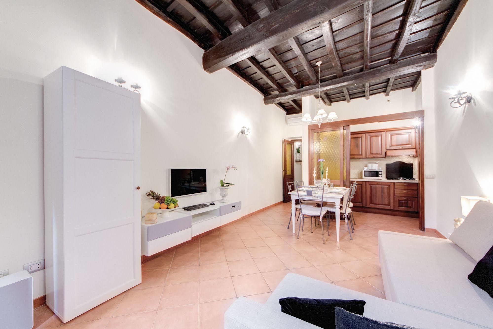 Elegant Apartment Behind The Colosseum Roma Exterior foto