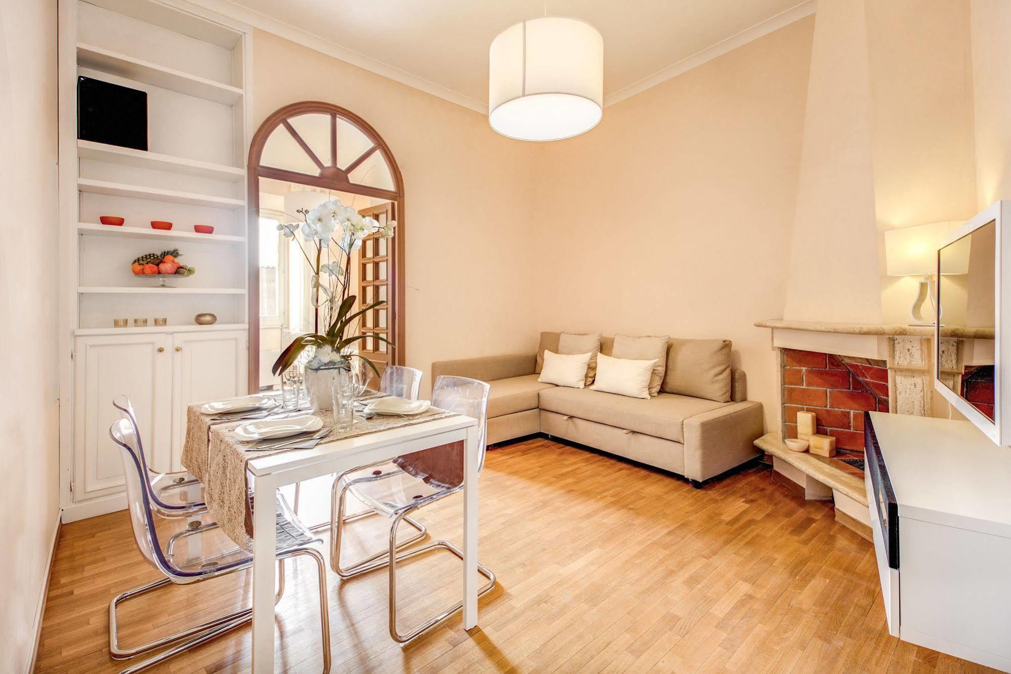Elegant Apartment Behind The Colosseum Roma Exterior foto