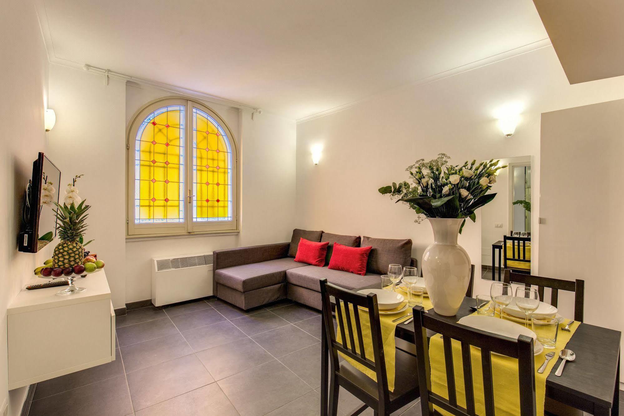 Elegant Apartment Behind The Colosseum Roma Exterior foto