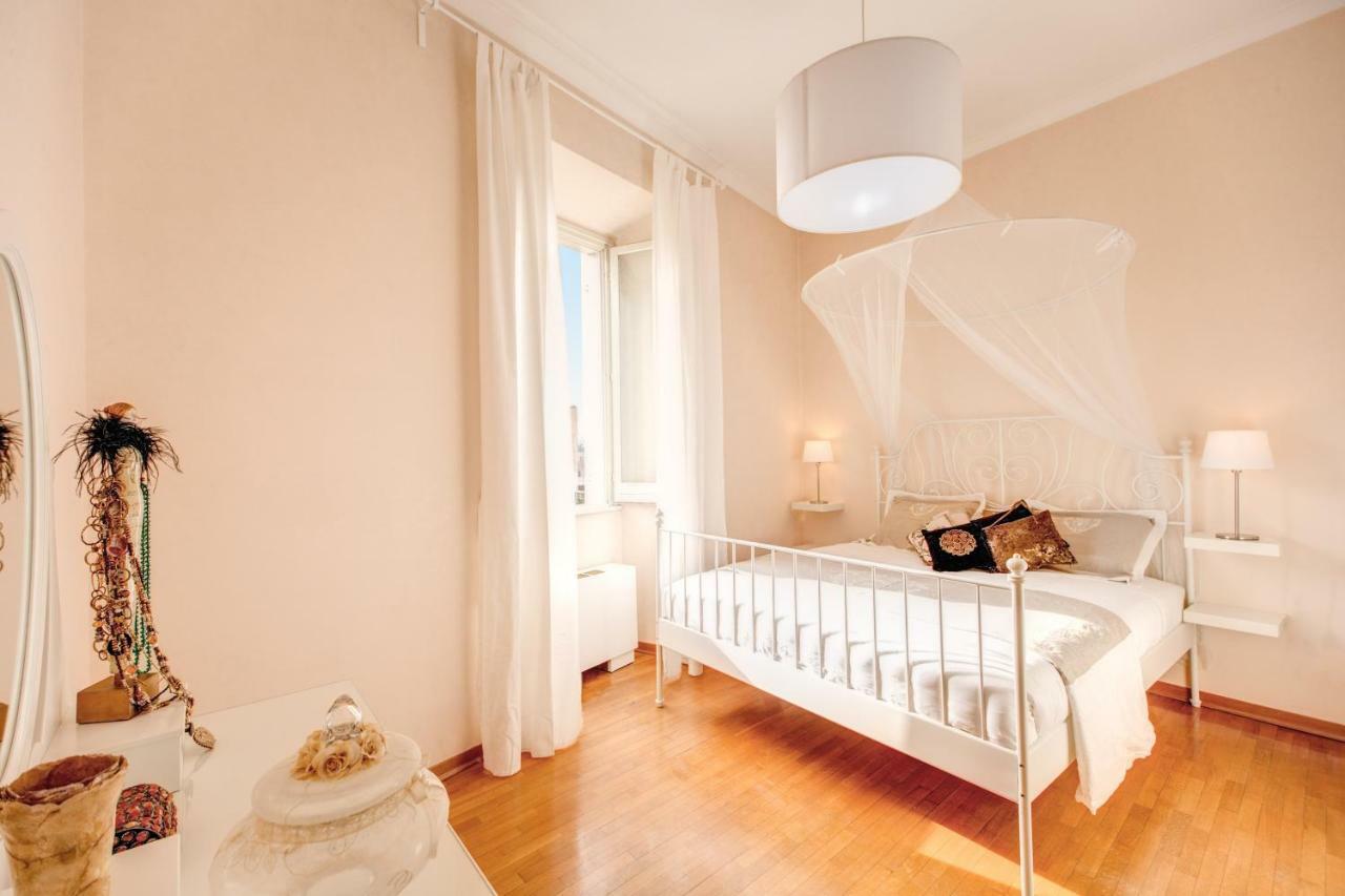 Elegant Apartment Behind The Colosseum Roma Quarto foto