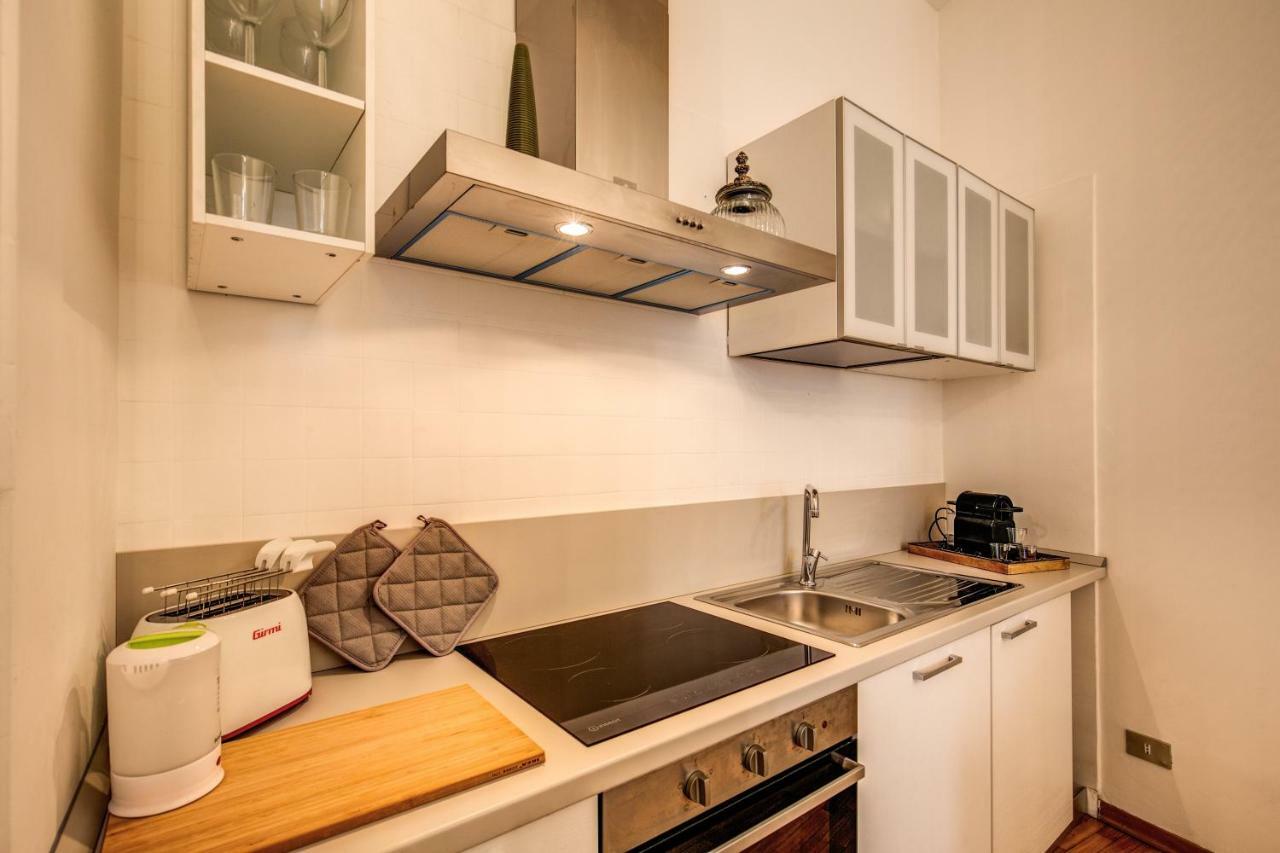 Elegant Apartment Behind The Colosseum Roma Exterior foto