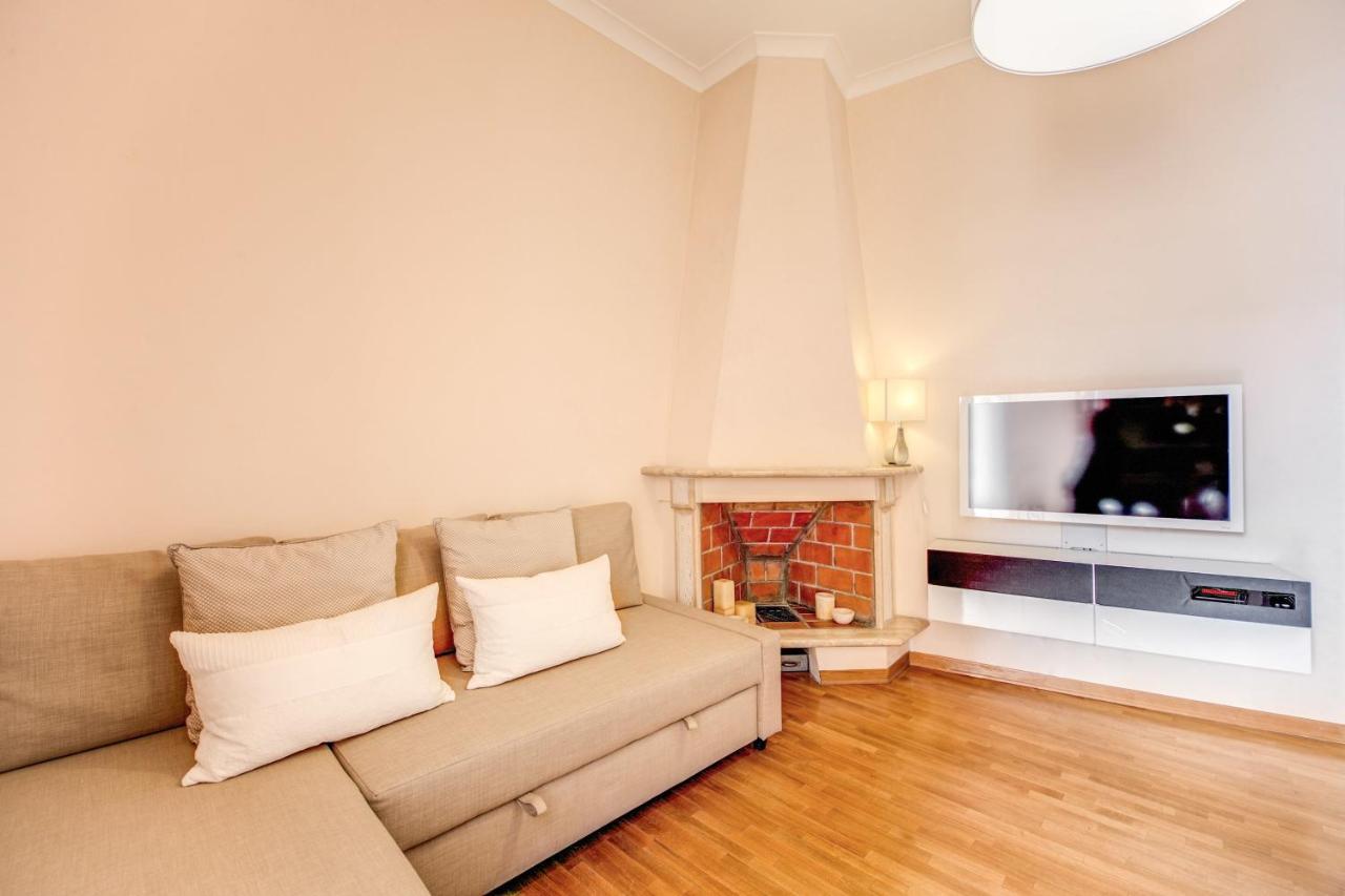 Elegant Apartment Behind The Colosseum Roma Quarto foto